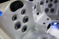 Гидромассажный СПА бассейн Joyee SPA London Гидромассажный СПА бассейн Joyee SPA London